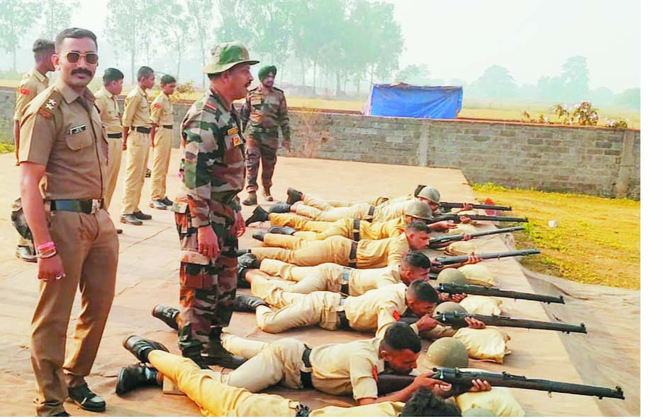 एनसीसी कैडेटों को मिला हथियार चलाने का प्रशिक्षण