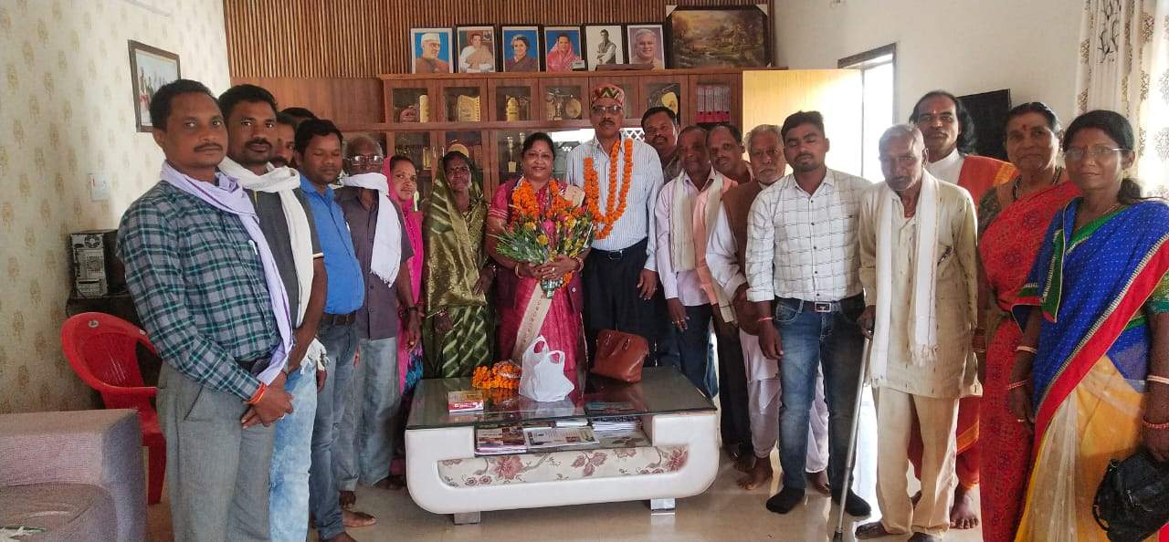 राजपुर से कर्राघाटी पक्की सडक़ निर्माण की घोषणा पर विधायक के प्रति जताया आभार