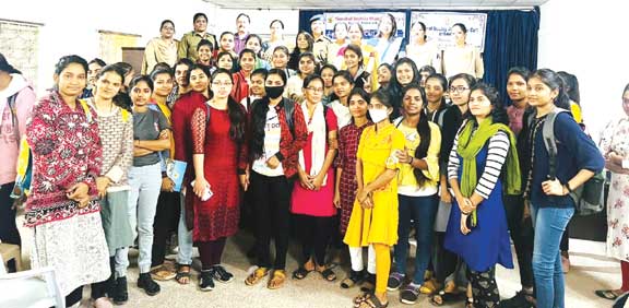  रैगिंग व इसके परिणाम पर छात्राओं ने जाना कानून