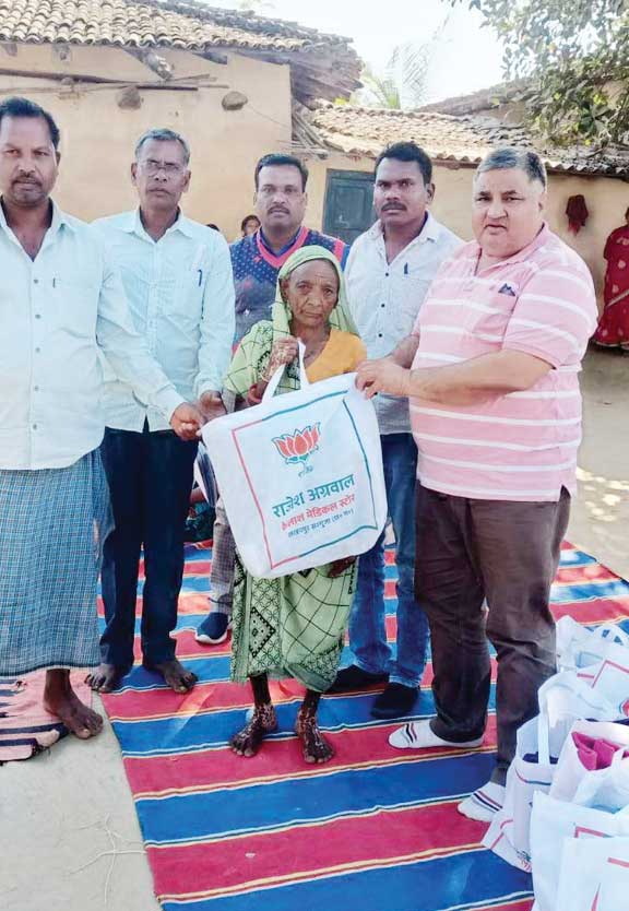 उदयपुर विकासखंड के 69 पोलिंग बूथ में 7 हजार को कंबल-गर्म कपड़े बांटे