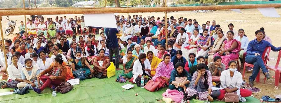 बाजार में  ग्रामीणों को यातायात नियमों के प्रति किया जागरूक