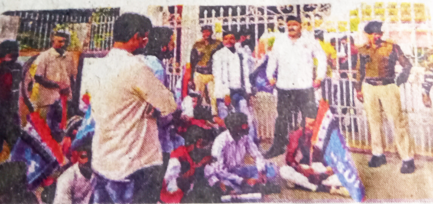संगीत विवि के प्रोफेसर पर अश्लील वीडियो बनाने का आरोप संगीत विवि के प्रोफेसर पर अश्लील वीडियो बनाने का आरोप