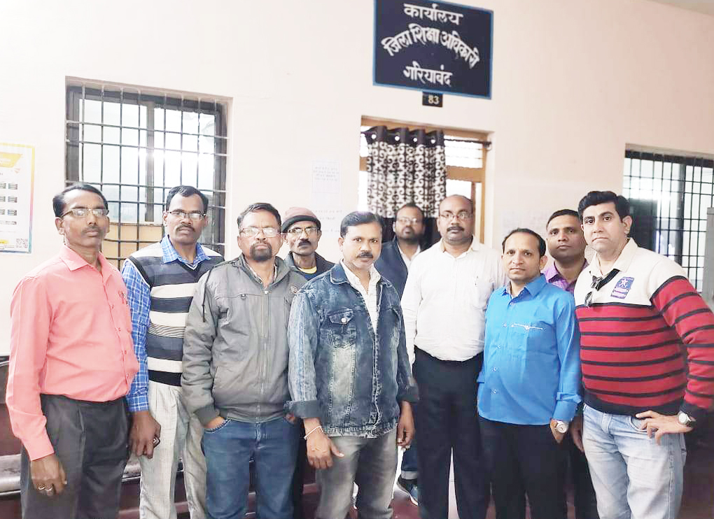 टी.ई. संवर्ग के पदांकन में विलंब, आक्रोशित शिक्षक संवर्ग ने दिया धरना, अल्टीमेटम टी.ई. संवर्ग के पदांकन में विलंब, आक्रोशित शिक्षक संवर्ग ने दिया धरना, अल्टीमेटम