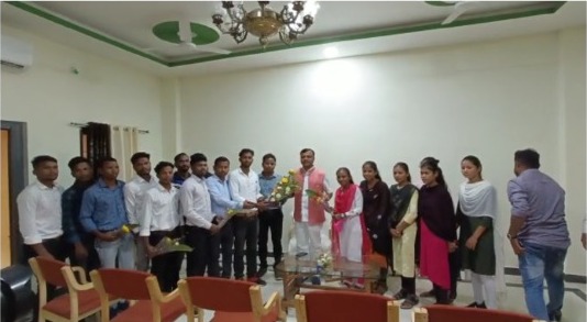 सांसद बैज ने छात्रावास  अधीक्षकों की ली बैठक