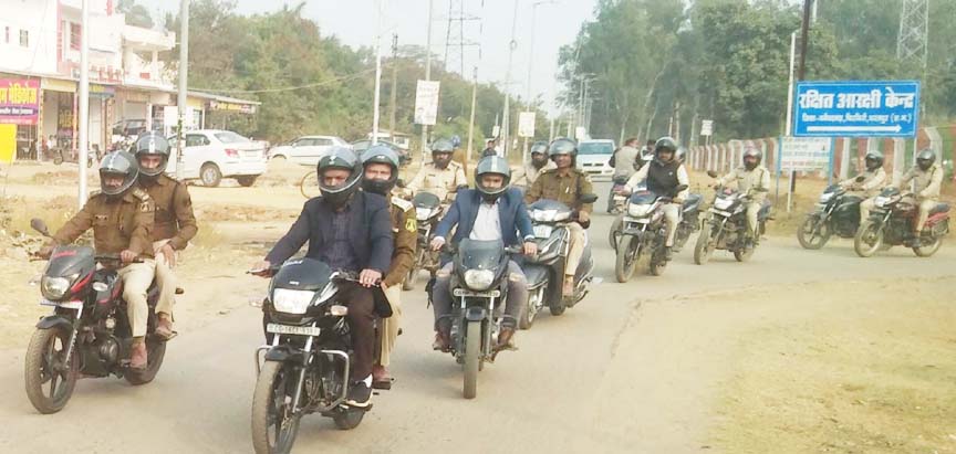सडक़ सुरक्षा सप्ताह : पुलिस कर्मियों ने हेलमेट पहनकर निकाली बाइक रैली सडक़ सुरक्षा सप्ताह : पुलिस कर्मियों ने हेलमेट पहनकर निकाली बाइक रैली