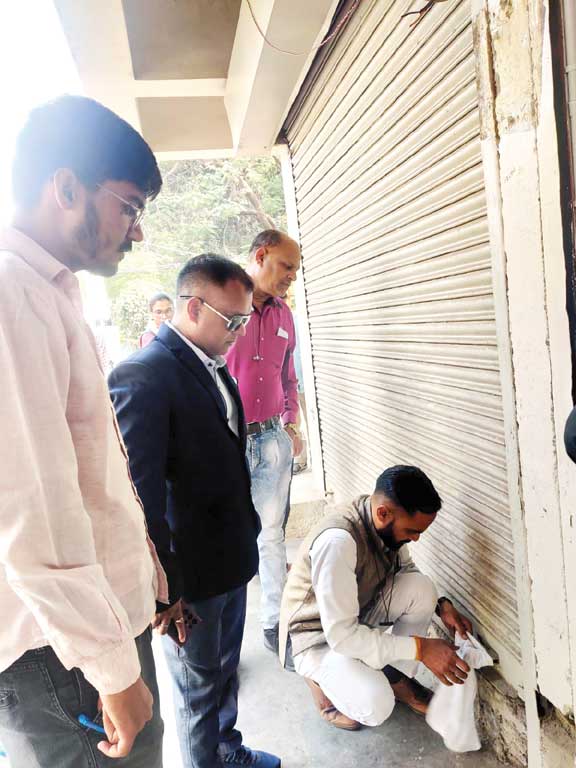 क्रिस्टल आर्केड की 7 दुकानें सील, 4  दुकानदारों ने तत्काल भुगतान किया