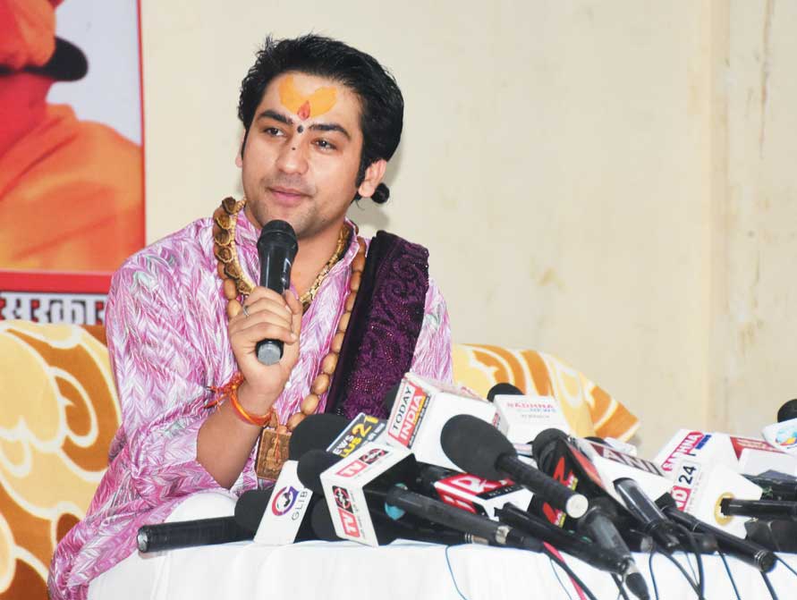 जिनको शंका है वो दिव्य दरबार में आएं, हनुमान की भक्ति तंत्रमंत्र नहीं