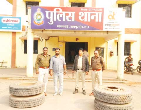 ट्रांसपोर्ट नगर में खड़े ट्रक के टायर चोर गिरफ्तार, एक लाख के 4 बरामद