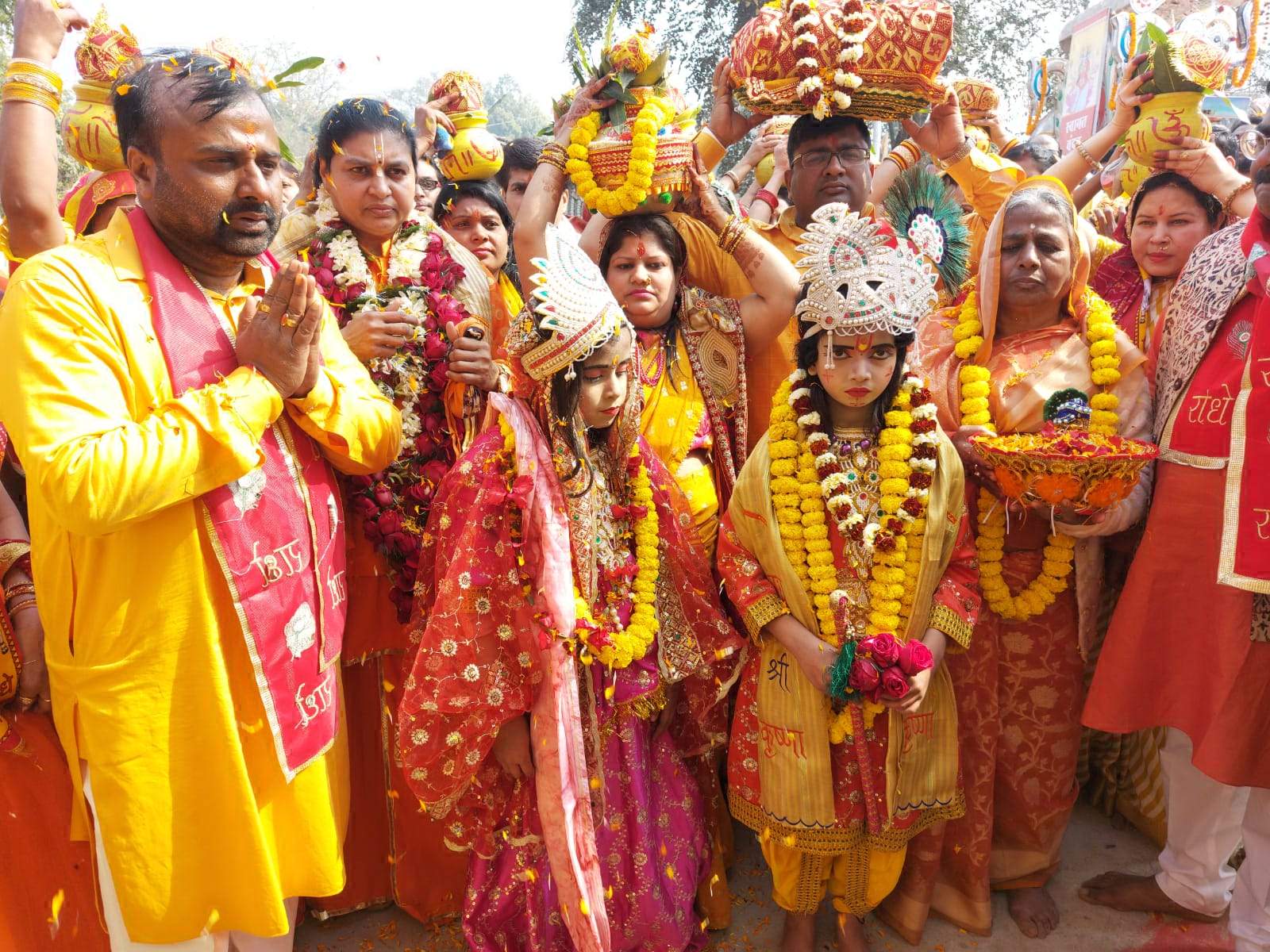 कलश यात्रा के साथ गायत्री महायज्ञ व श्रीमद् भागवत कथा ज्ञान यज्ञ शुरू