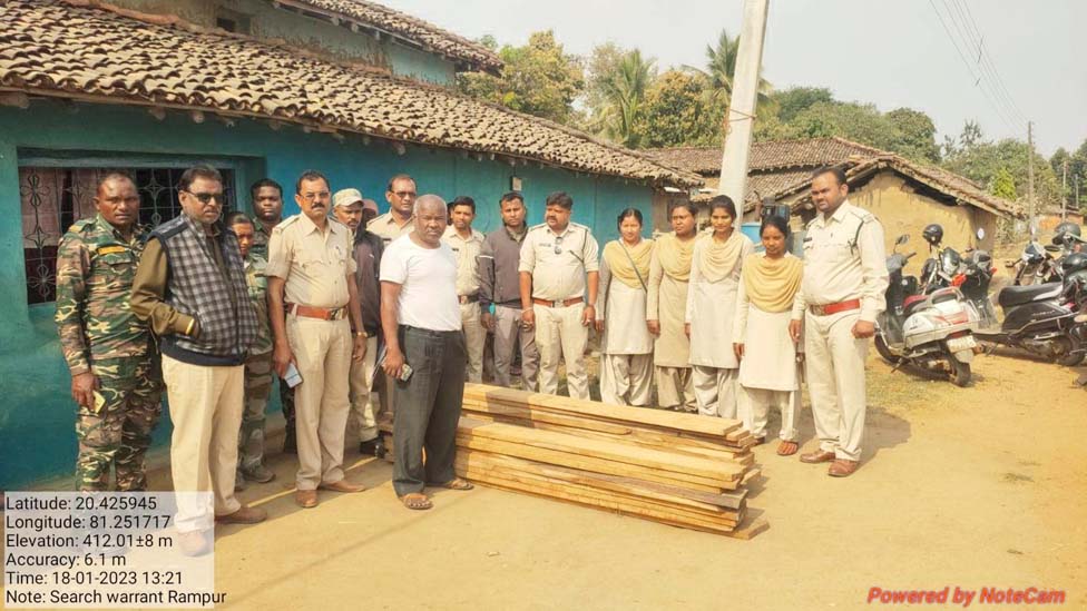 ग्रामीण के घर से सागौन चिरान जब्त ग्रामीण के घर से सागौन चिरान जब्त