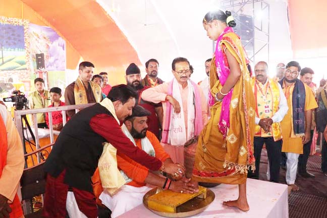 प्रबल प्रताप की मौजूदगी में 1100 लोगों की हुई घर वापसी प्रबल प्रताप की मौजूदगी में 1100 लोगों की हुई घर वापसी
