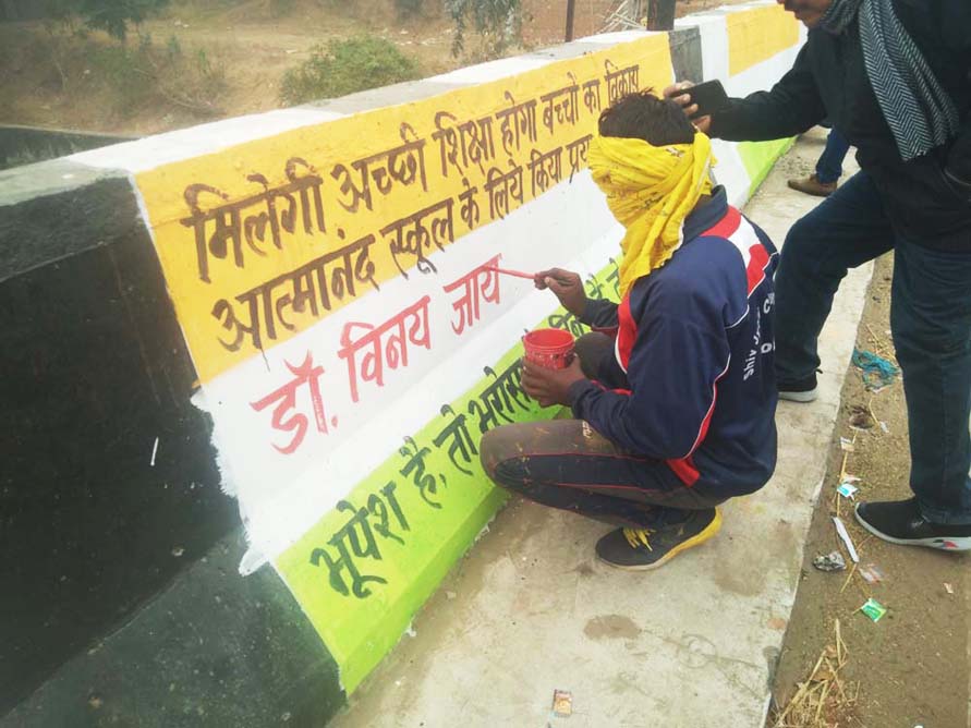 राष्ट्रीय राजमार्ग पर स्थित पुल की स्पष्ट दृश्यता से खिलवाड़, रात में हादसे का खतरा