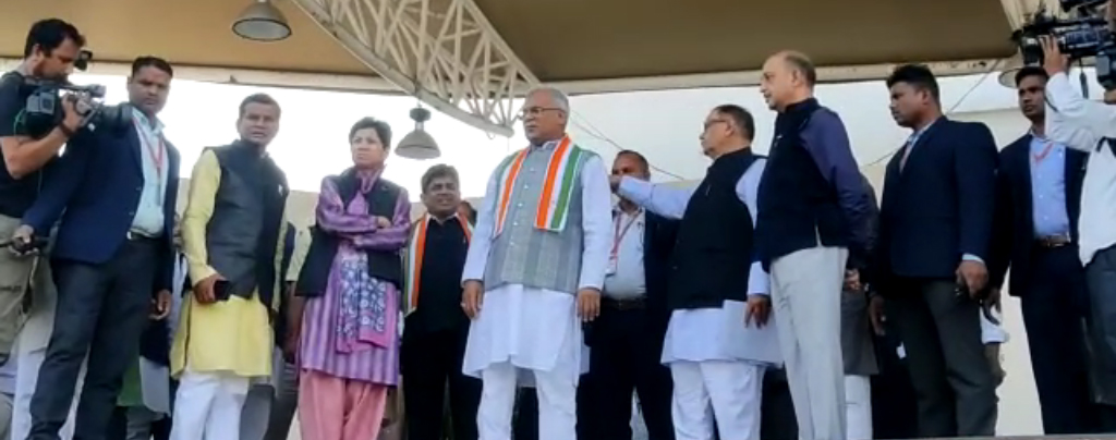 अधिवेशन की तैयारियां देखी सीएम और शैलजा ने