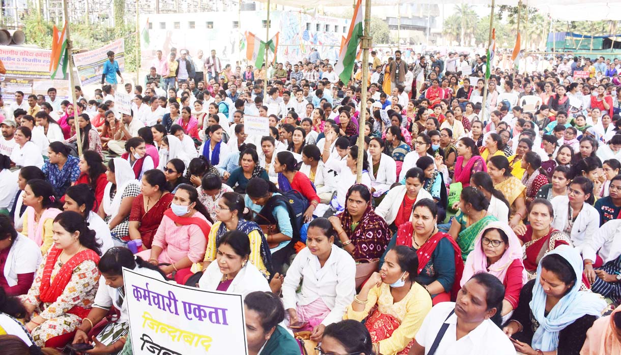 संविदा कर्मियों का फैसला