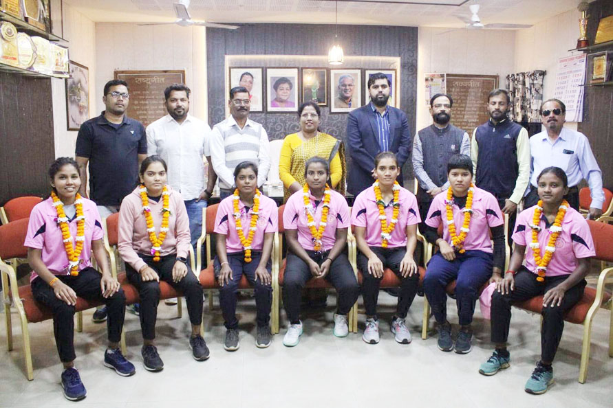 महिला कबड्डी में निगम की टीम प्रथम महिला कबड्डी में निगम की टीम प्रथम