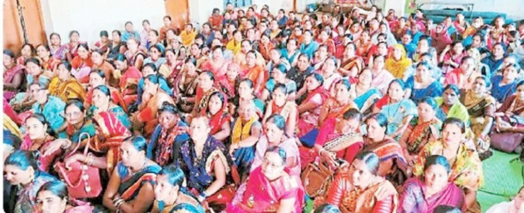 आंदोलन की रूपरेखा तय करने आंगनबाड़ी कार्यकर्ताओं की बैठक आंदोलन की रूपरेखा तय करने आंगनबाड़ी कार्यकर्ताओं की बैठक