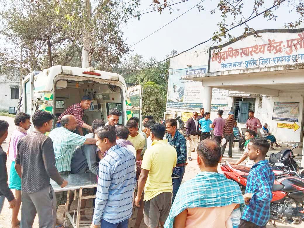 पिकअप पलटी, दो महिला गंभीर, कई घायल