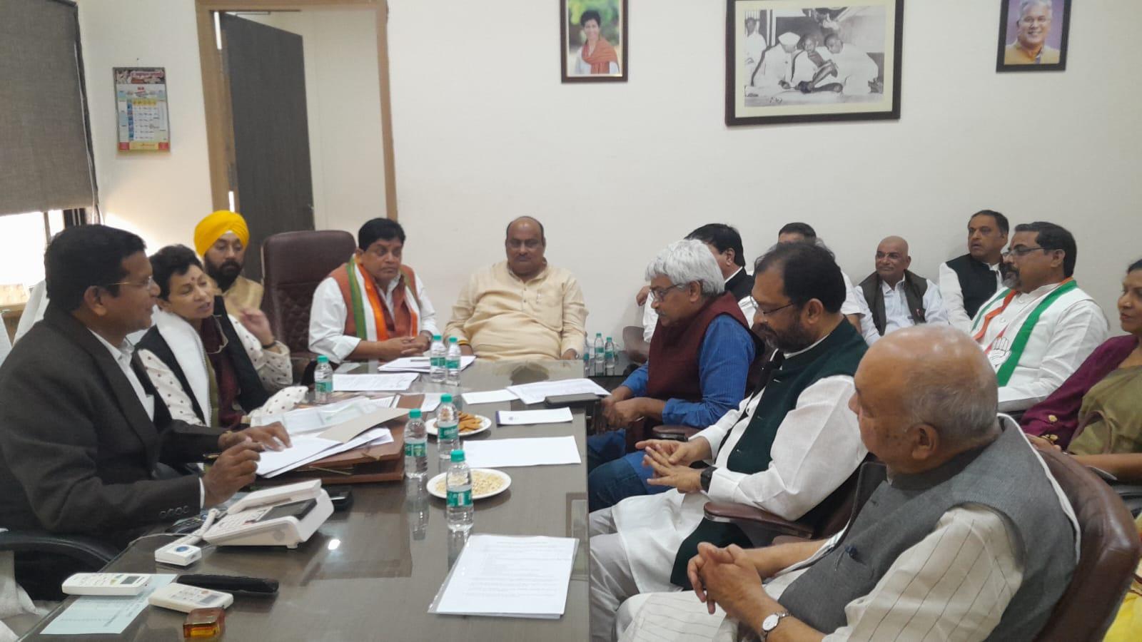 मंत्रियों के साथ शैलजा की बैठक, हाथ से हाथ जोड़ो अभियान की रूपरेखा तय की