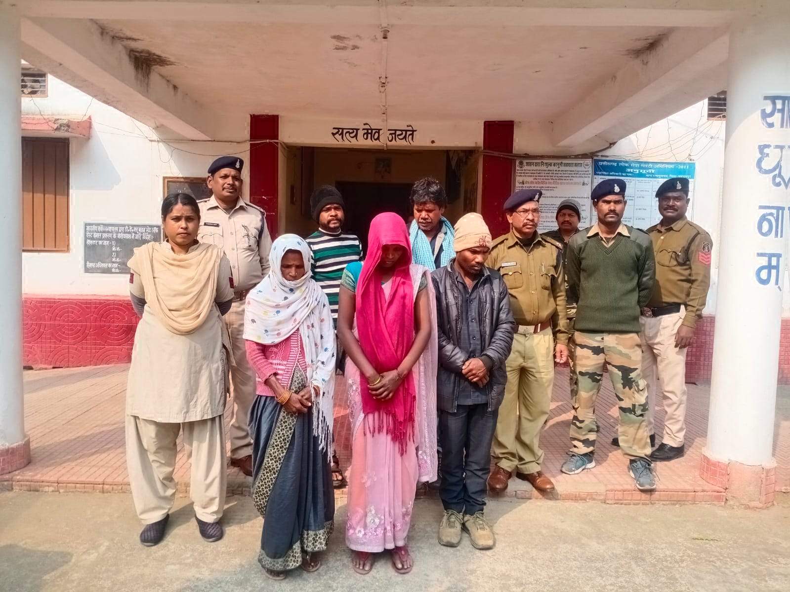 तातापानी मेले में मंगलसूत्र-चेन खींचने वाले गिरोह का पर्दाफाश, 7 बंदी