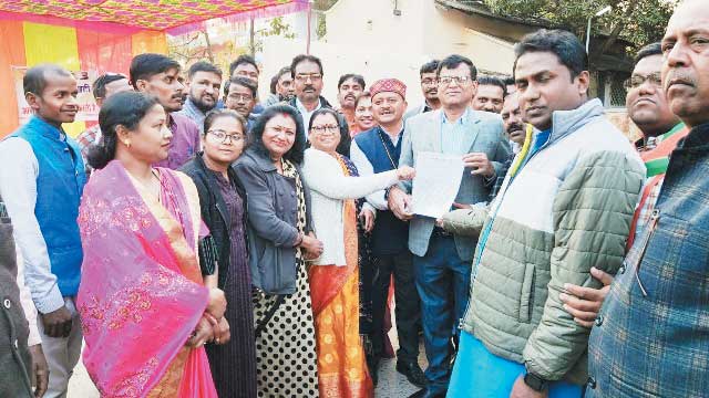 रासुका लगाए जाने के विरोध में धरना-प्रदर्शन