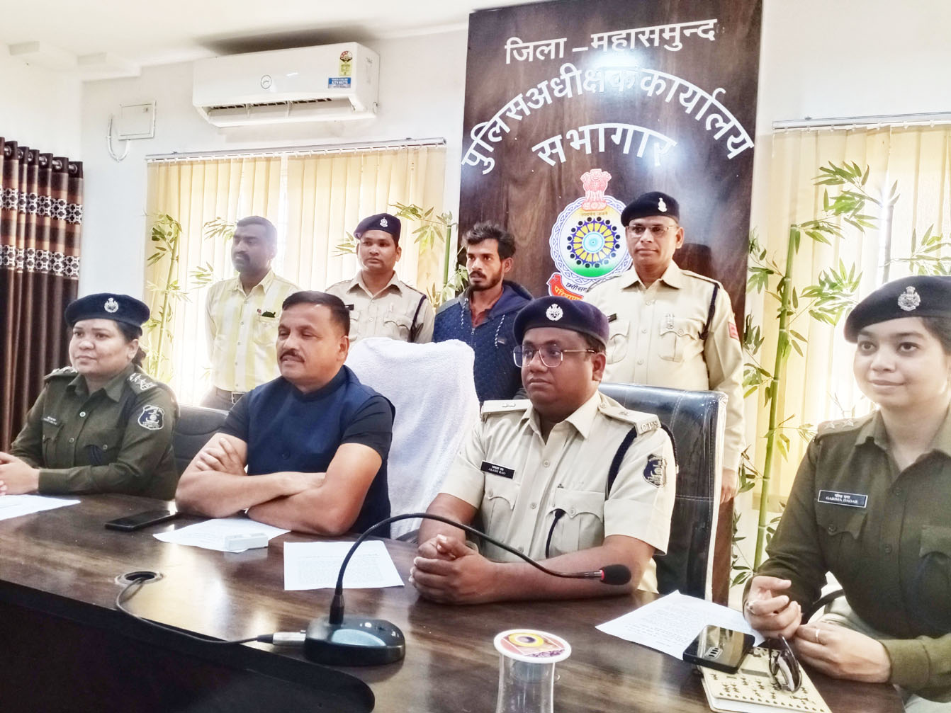 कोसरंगी हत्याकांड : एक साल बाद खुलासा, 6 हजार के लिए बेटे ने की थी पिता की हत्या कोसरंगी हत्याकांड : एक साल बाद खुलासा, 6 हजार के लिए बेटे ने की थी पिता की हत्या