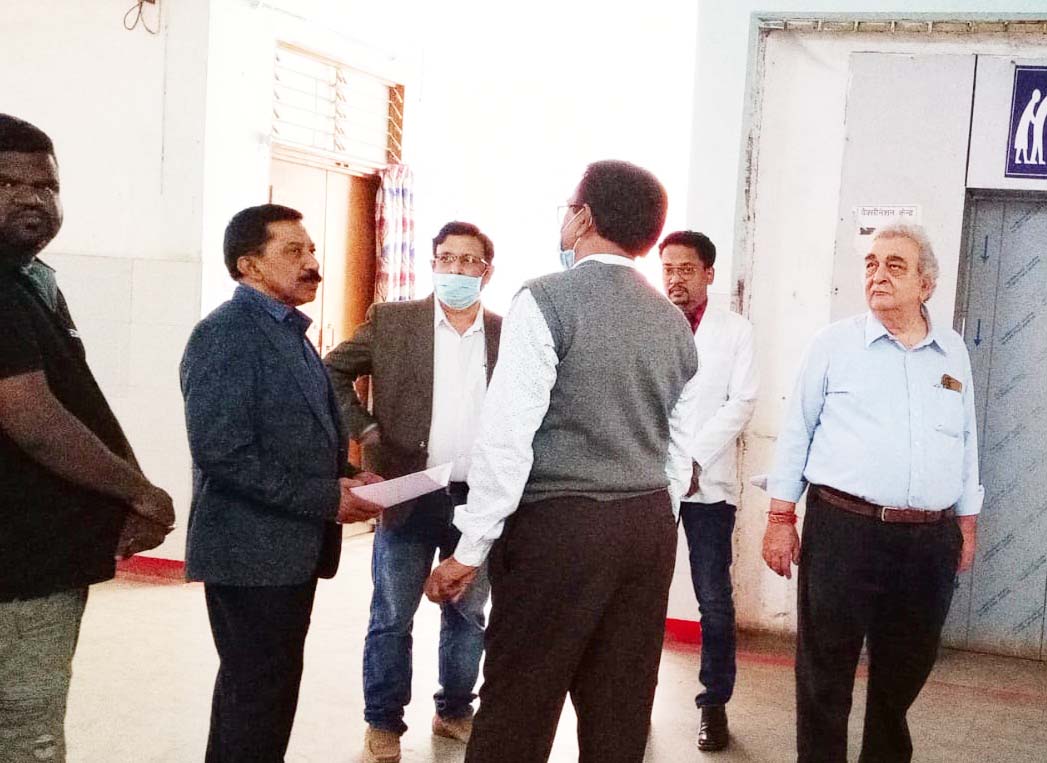 राज्य की टीम ने जिला अस्पताल का किया निरीक्षण, 70 फीसदी अंक पर मिलेगा 50 लाख पुरस्कार