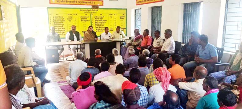 सिकासेर नहर परियोजना को लेकर रेवा मोंगरापाली में बैठे 7 गांवों के प्रमुख किसान सिकासेर नहर परियोजना को लेकर रेवा मोंगरापाली में बैठे 7 गांवों के प्रमुख किसान