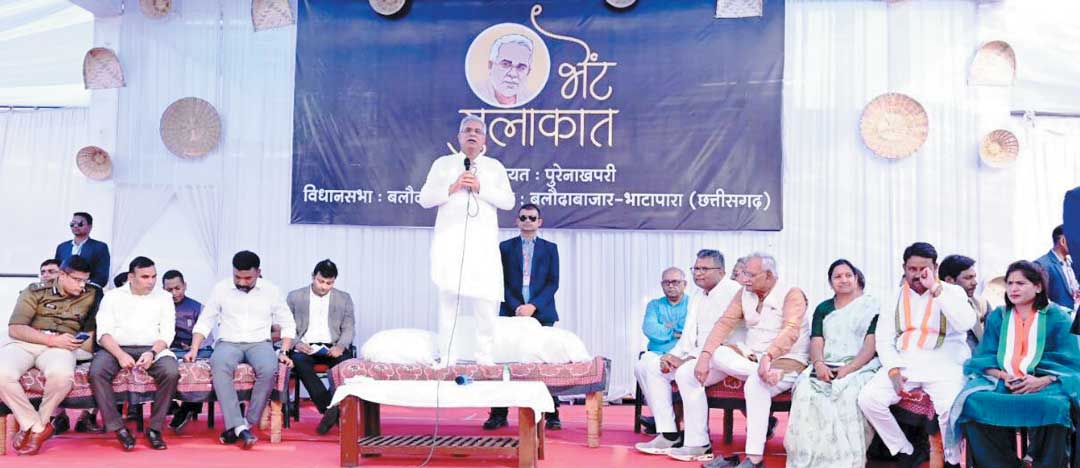 भेंट-मुलाकात: सीएम ने की हितग्राहियों को सामग्री और राशि वितरित भेंट-मुलाकात: सीएम ने की हितग्राहियों को सामग्री और राशि वितरित
