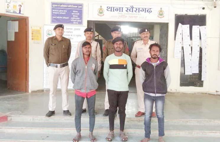 घर घुसकर मारपीट,4 गिरफ्तार घर घुसकर मारपीट,4 गिरफ्तार