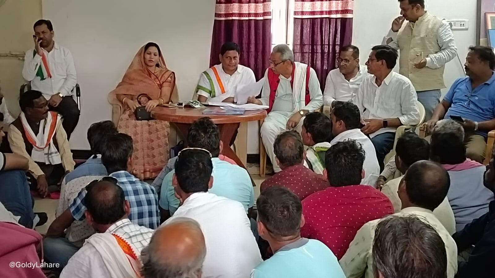 हाथ से हाथ जोड़ो पदयात्रा को लेकर प्रभारियों की बैठक