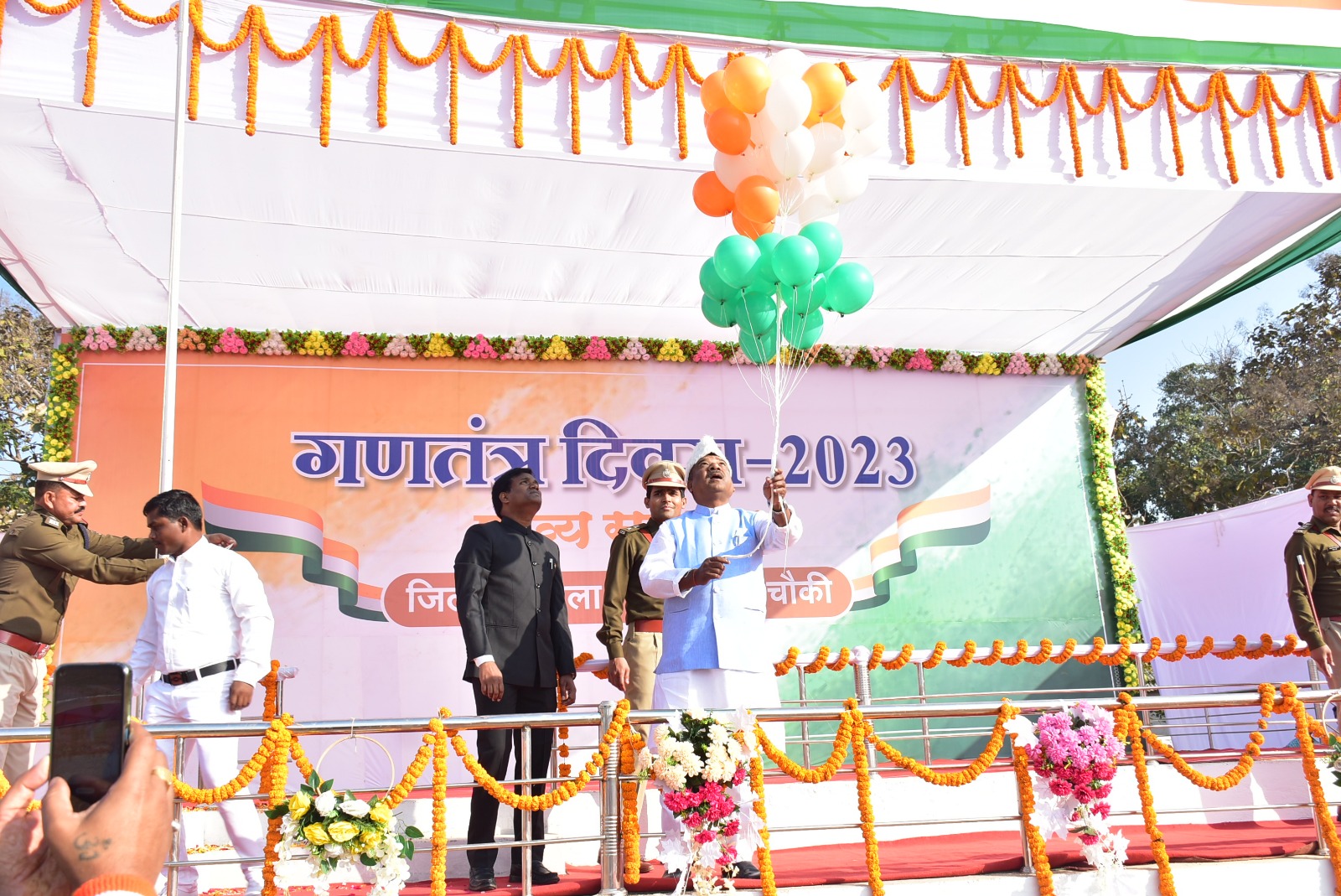 एमएमसी में मंडावी ने ध्वजारोहण कर ली सलामी एमएमसी में मंडावी ने ध्वजारोहण कर ली सलामी