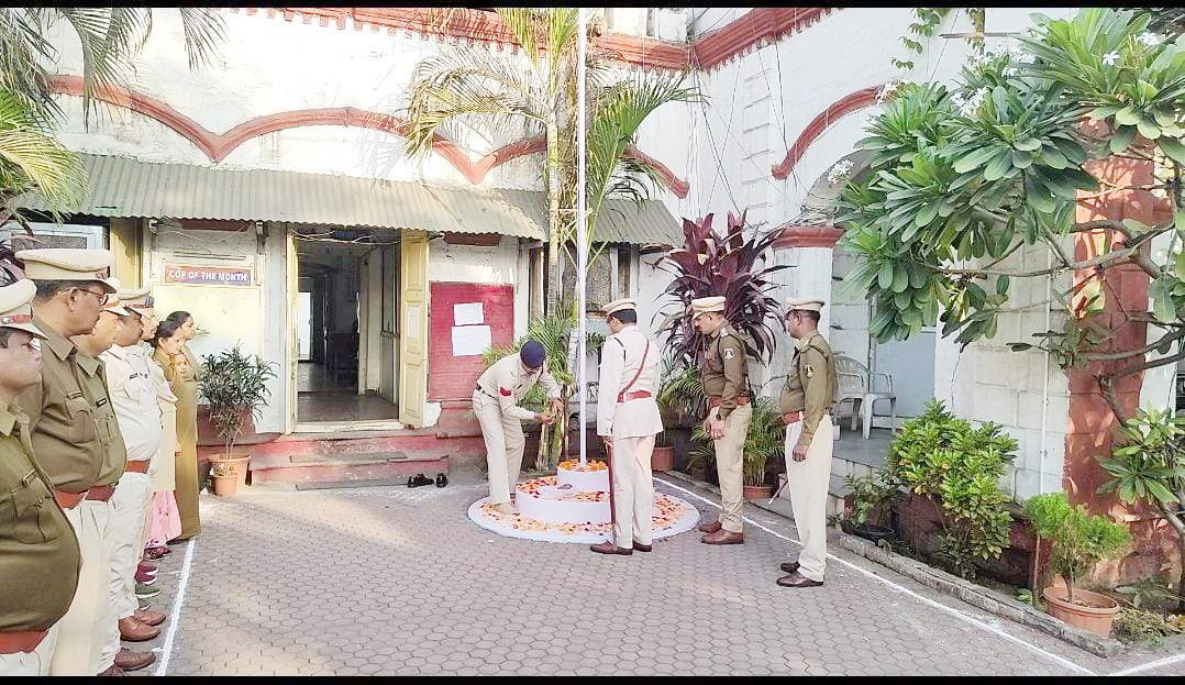 पुलिस कार्यालय सहित जिले के थाना-चौकियों में लहराया तिरंगा पुलिस कार्यालय सहित जिले के थाना-चौकियों में लहराया तिरंगा