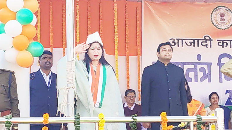 संसदीय सचिव शकुंतला ने फहराया तिरंगा संसदीय सचिव शकुंतला ने फहराया तिरंगा