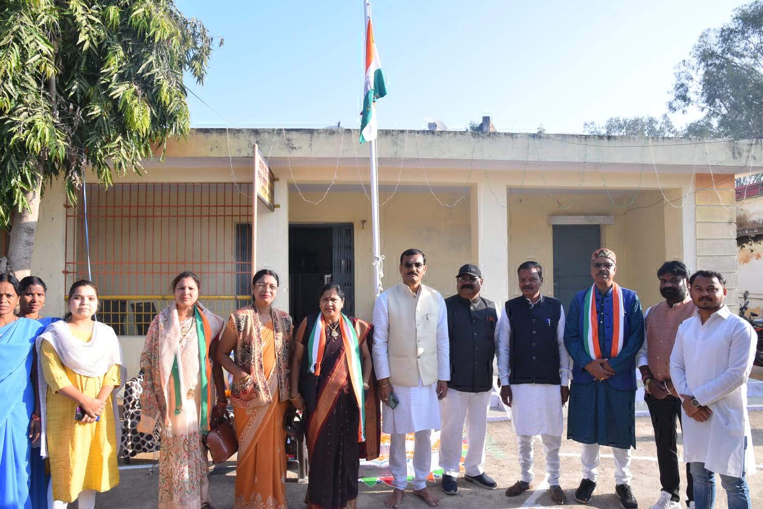 विधायक लक्ष्मी ध्रुव ने  किया ध्वजारोहण