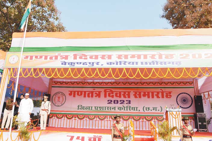  राजस्व मंत्री ने किया ध्वजारोहण, झांकियां और सांस्कृतिक कार्यक्रम