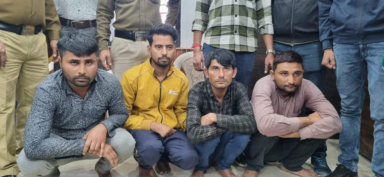 अनहोनी होने का झांसा दे ठगी, यूपी के 4 बंदी अनहोनी होने का झांसा दे ठगी, यूपी के 4 बंदी