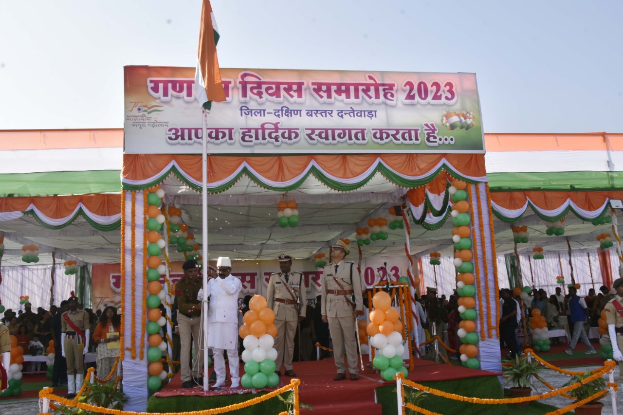 लखेश्वर ने लहराया तिरंगा