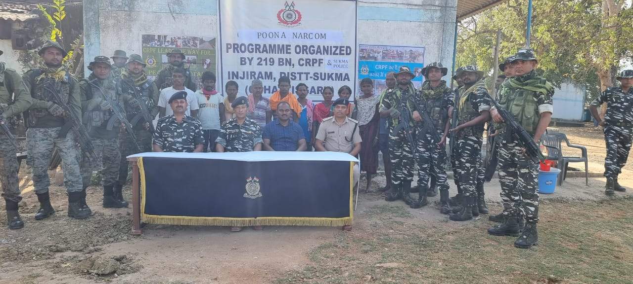 नई सुबह-नई शुरूआत से प्रभावित हो 3 महिला नक्सली सहित 10 का समर्पण 