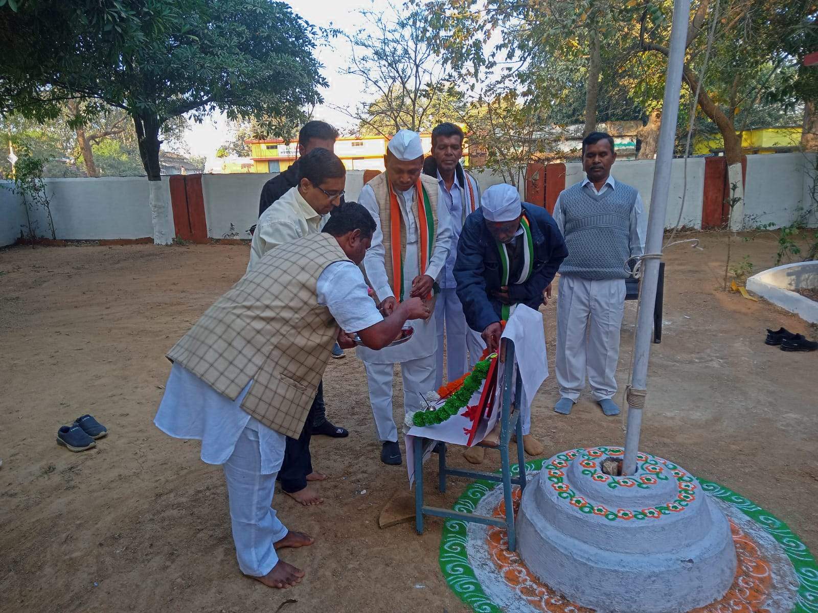 प्रदेश अध्यक्ष ने किया होम्योपैथिक अस्पताल में ध्वजारोहण् प्रदेश अध्यक्ष ने किया होम्योपैथिक अस्पताल में ध्वजारोहण्