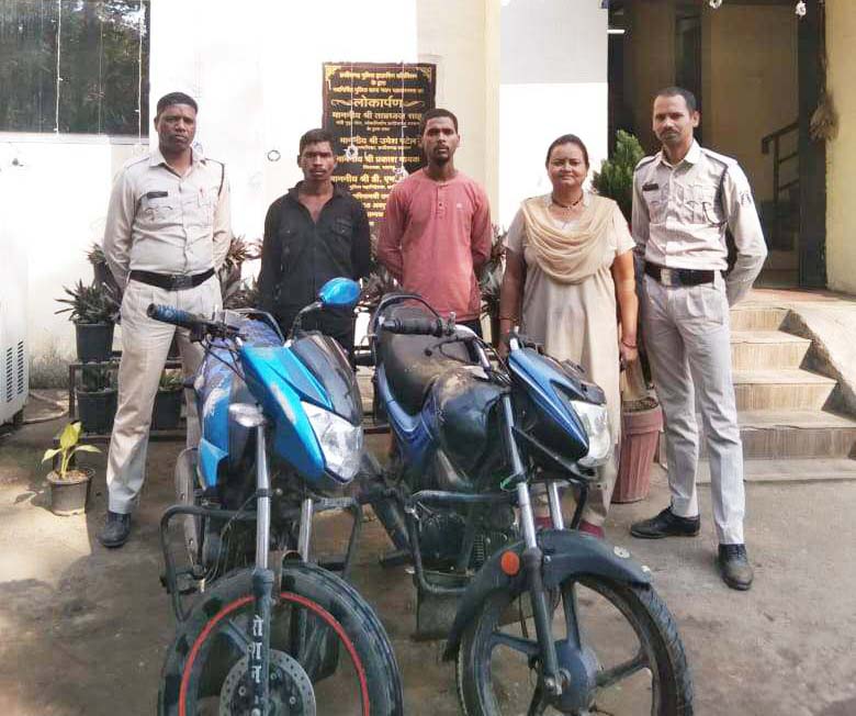 चोरी की 2 बाइक के साथ आरोपी गिरफ्तार चोरी की 2 बाइक के साथ आरोपी गिरफ्तार
