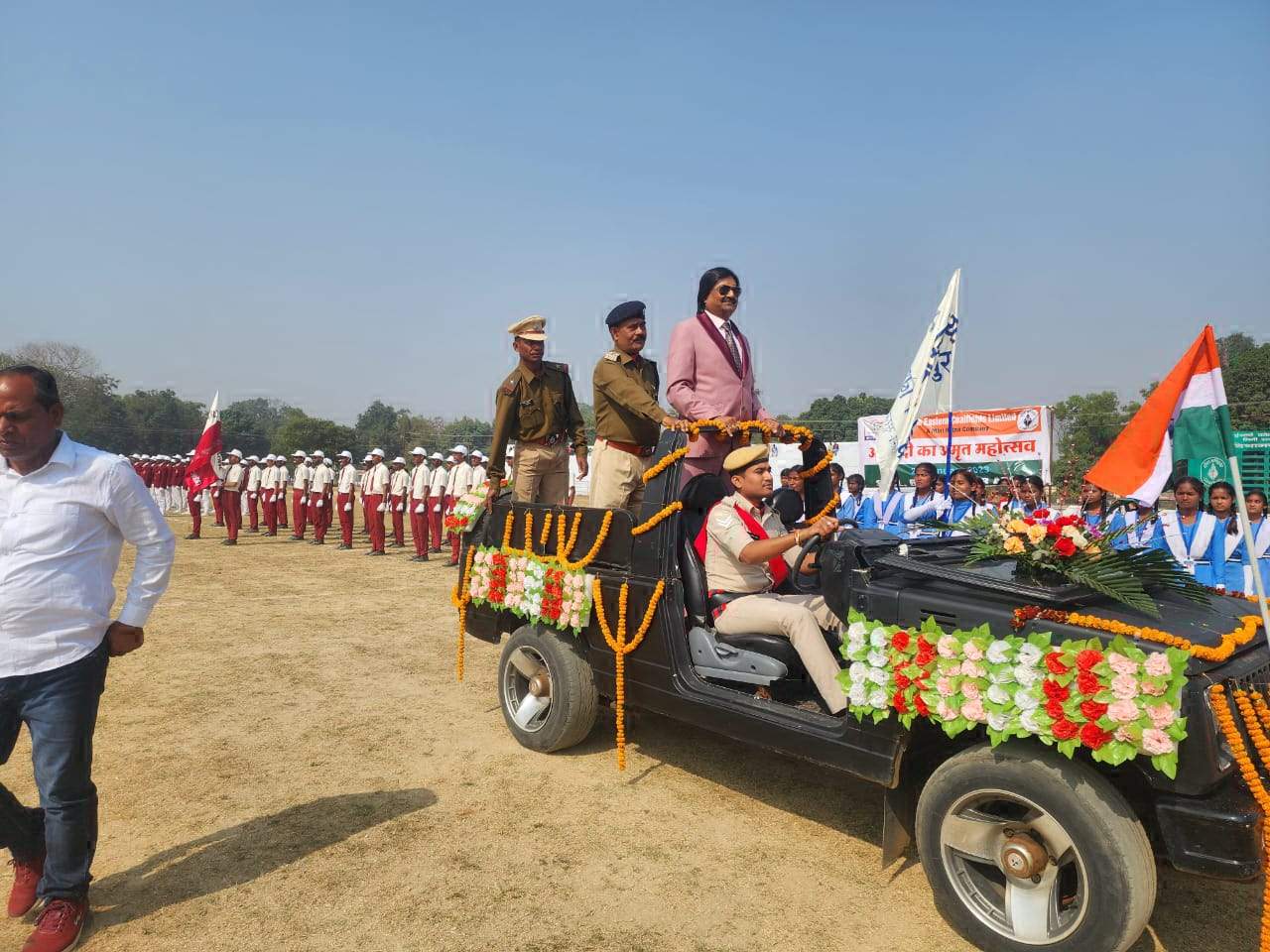 एकता स्टेडियम में एसईसीएल महाप्रबंधक ने किया ध्वजारोहण