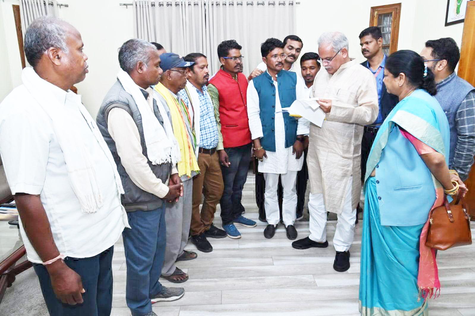 सिहावा विधायक के नेतृत्व में सीएम से किसान संघर्ष समिति के पदाधिकारियों ने की मुलाकात