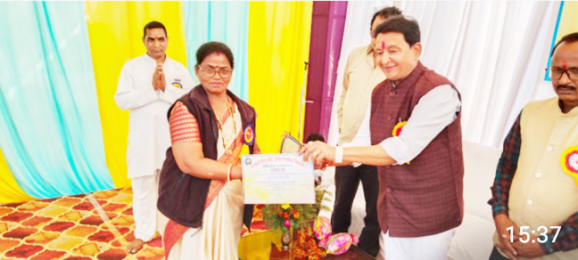 माता-पिता से प्रेम व राष्ट्र के प्रति समर्पित रहने की शिक्षा-डॉ. सम्पत माता-पिता से प्रेम व राष्ट्र के प्रति समर्पित रहने की शिक्षा-डॉ. सम्पत