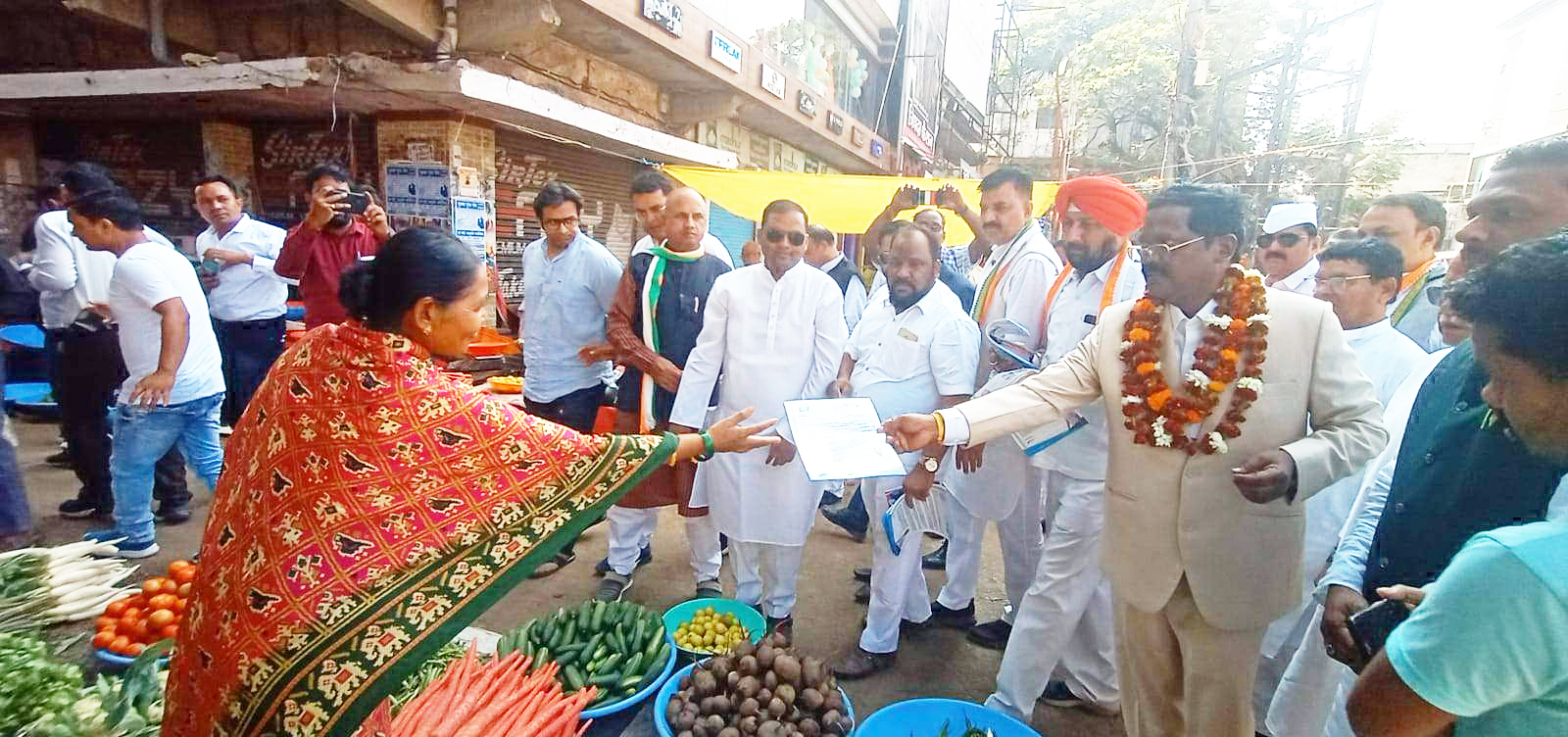 प्रभारी मंत्री ने किया यात्रा का श्रीगणेश प्रभारी मंत्री ने किया यात्रा का श्रीगणेश
