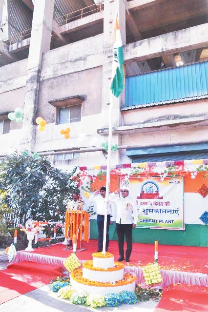 न्यू विस्टा लिमिटेड में गणतंत्र दिवस समारोह न्यू विस्टा लिमिटेड में गणतंत्र दिवस समारोह