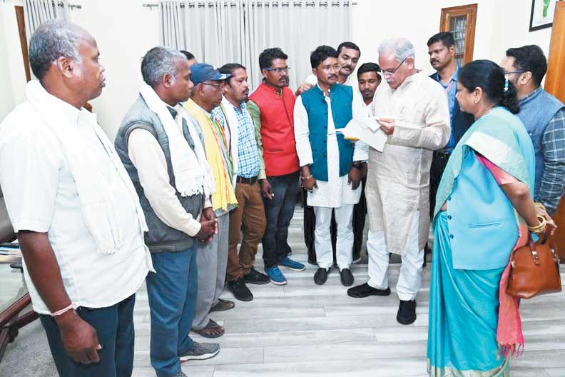 मुख्यमंत्री से मिला किसान संघर्ष समिति का प्रतिनिधि मंडल, सौंपा मांग पत्र