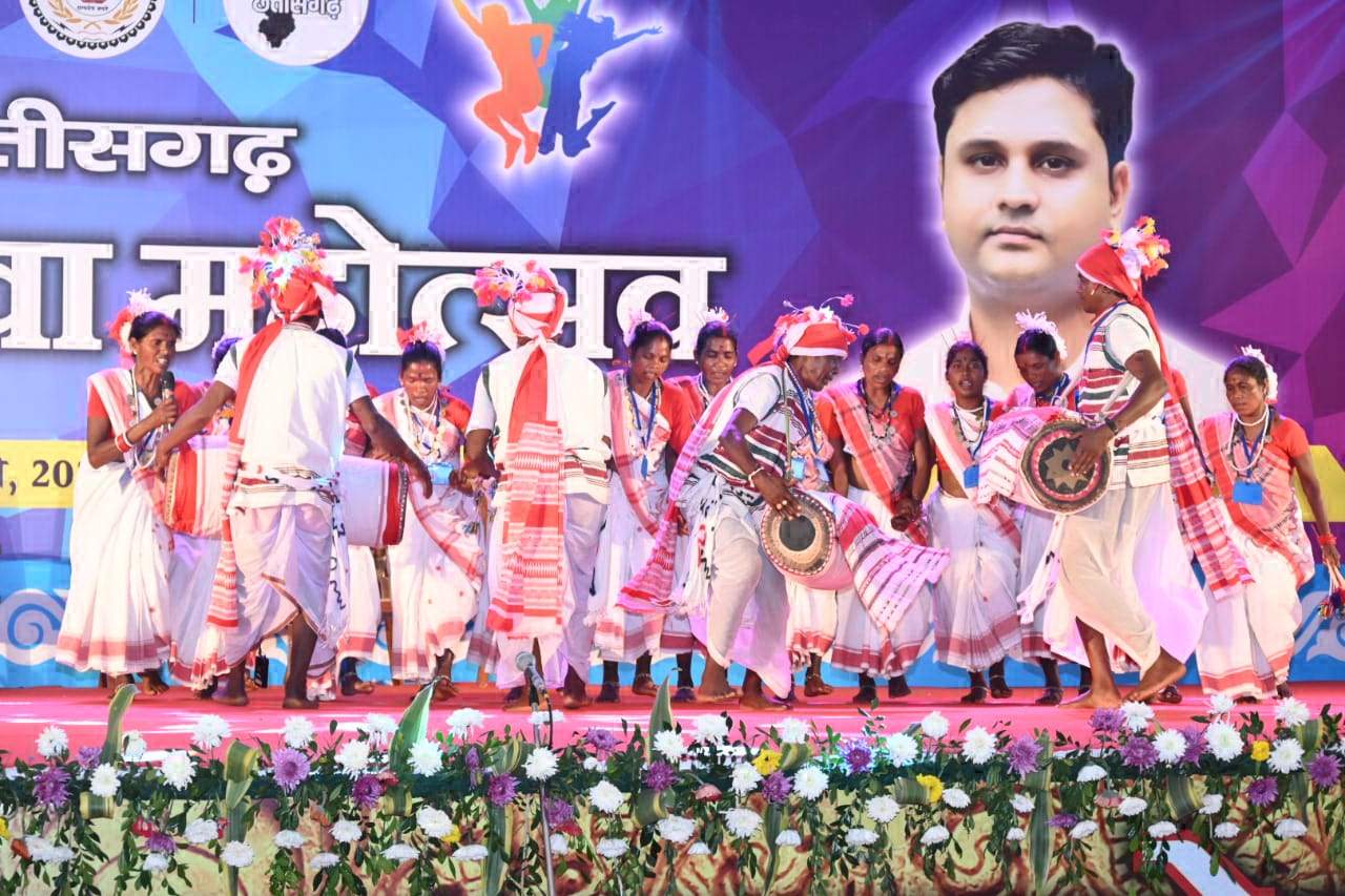 राज्य स्तरीय युवा महोत्सव में सरगुजा ने सरहुल नृत्य में मारी बाजी
