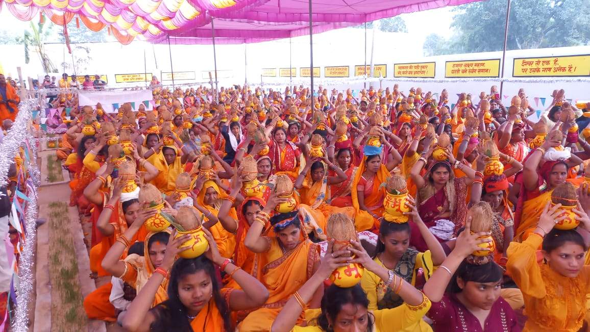 कलश यात्रा के साथ 24 कुंडीय नवचेतना जागरण गायत्री महायज्ञ शुरू