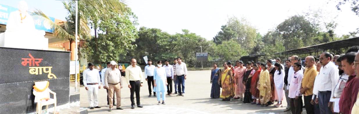 अधिकारी-कर्मचारियों ने महात्मा गांधी को दी श्रद्धांजलि अधिकारी-कर्मचारियों ने महात्मा गांधी को दी श्रद्धांजलि