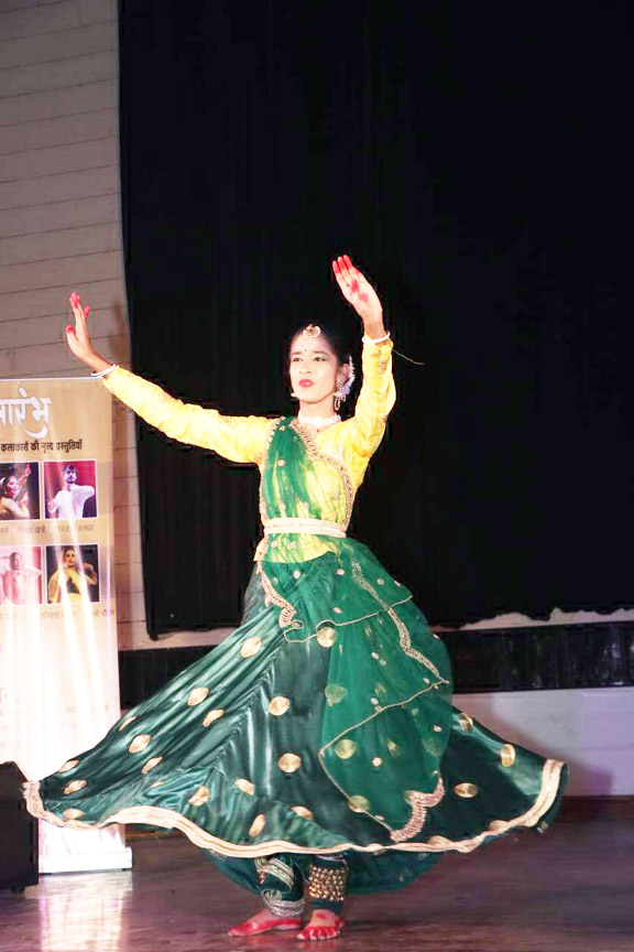 युवा कलाकारों की प्रस्तुतियों ने दर्शकों को लुभाया